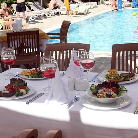 Risus מלון סייד