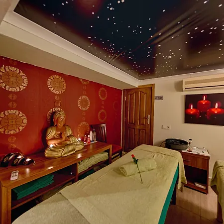 Risus מלון סייד