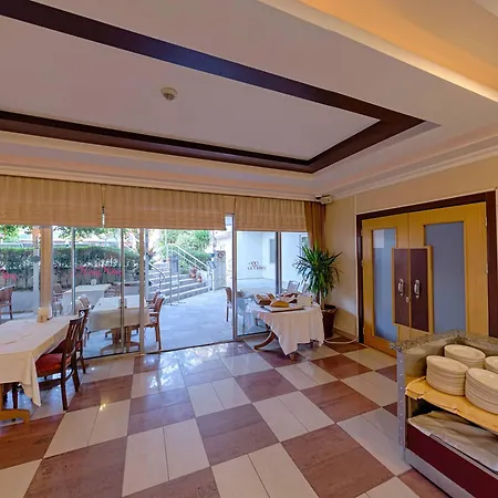 Hotel Risus Side