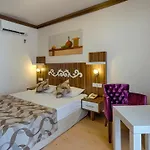 Risus Hotell Side