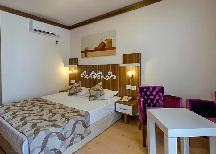 Risus Hotel Side