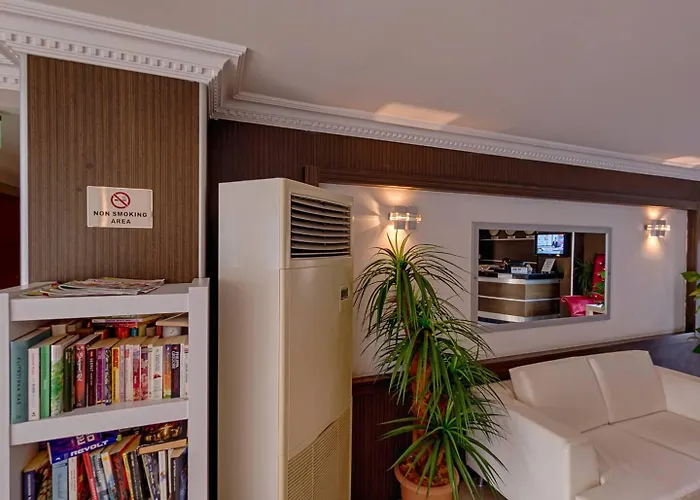 Risus Hotel Side